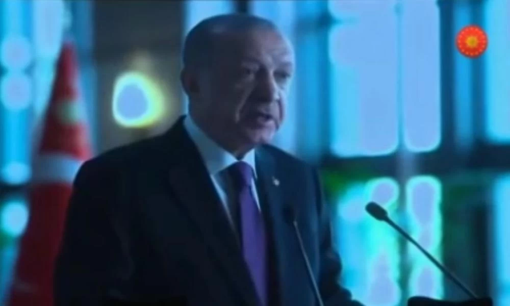 Η... πολύ «Γαλάζια Πατρίδα» έκανε μπλε την οθόνη σε ομιλία του Ερντογάν